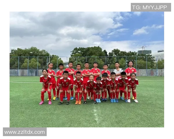 15岁以上足球明星的成长历程与辉煌成就探讨